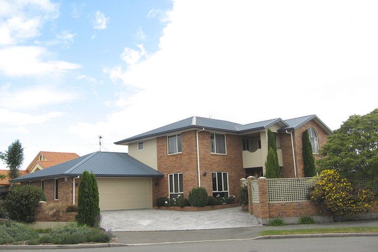 Photo of property in 19 Courtfield Close, Parklands, Christchurch, 8083