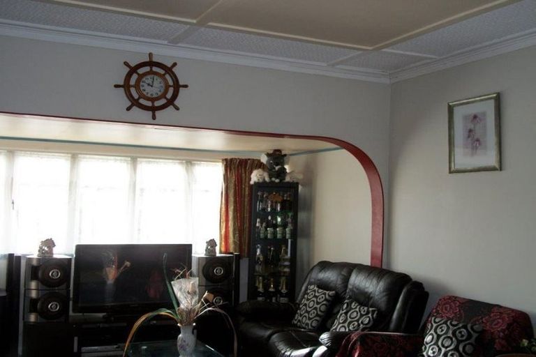 Photo of property in 10 Russell Road, Manurewa, Auckland, 2102