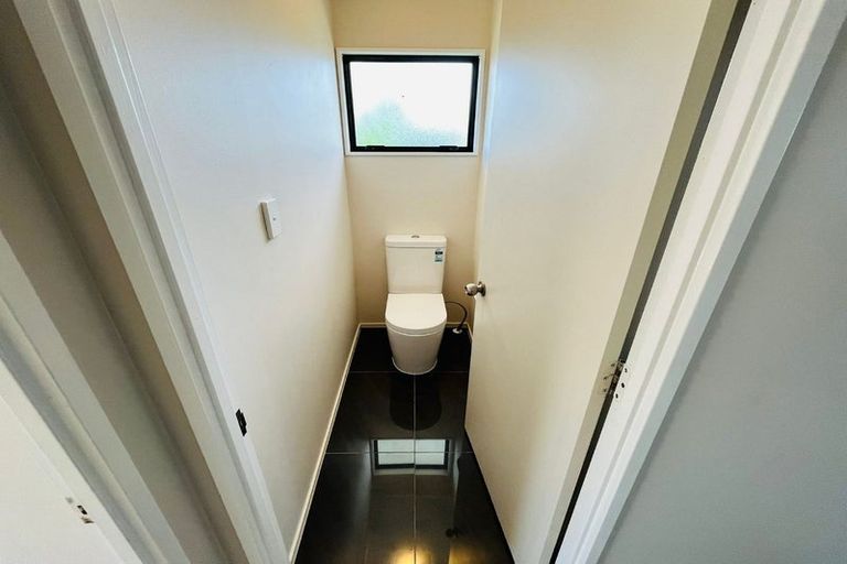 Photo of property in 1/8 Anglers Way, Wattle Downs, Auckland, 2102