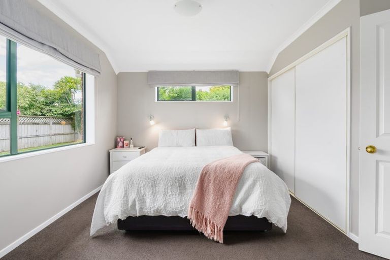 Photo of property in 19 Waiwherowhero Drive, St Andrews, Hamilton, 3200