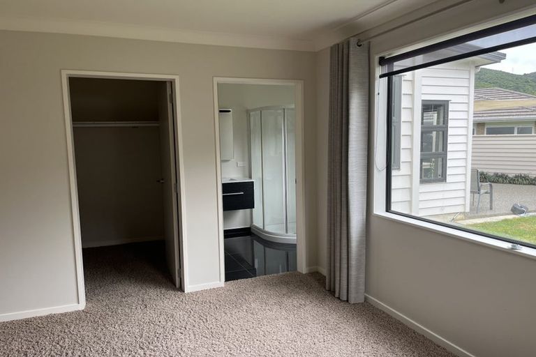 Photo of property in 10 Sun Valley Way, Wainuiomata, Lower Hutt, 5014