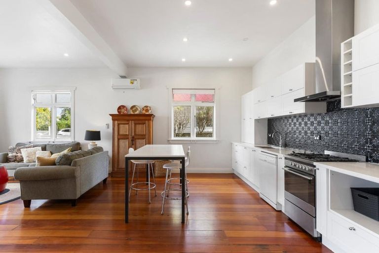 Photo of property in 12 Birkley Road, Bayswater, Auckland, 0622