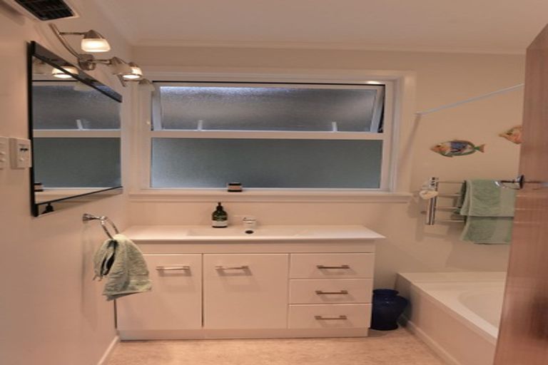 Photo of property in 16 Sandringham Street, Oamaru North, Oamaru, 9400