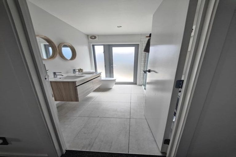 Photo of property in 2/146 Soleares Avenue, Mount Pleasant, Christchurch, 8081