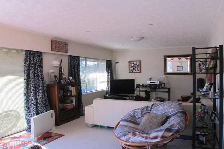 Photo of property in 1/36 Saddleback Rise, Murrays Bay, Auckland, 0630