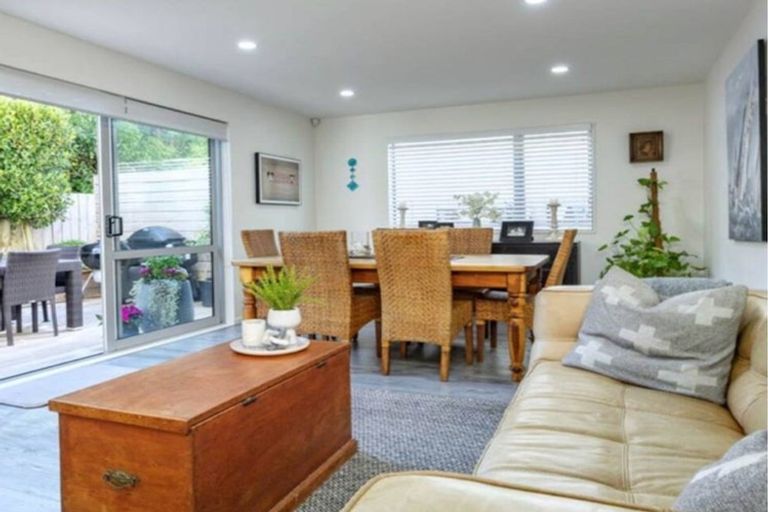 Photo of property in 20d Kaurilands Road, Titirangi, Auckland, 0604