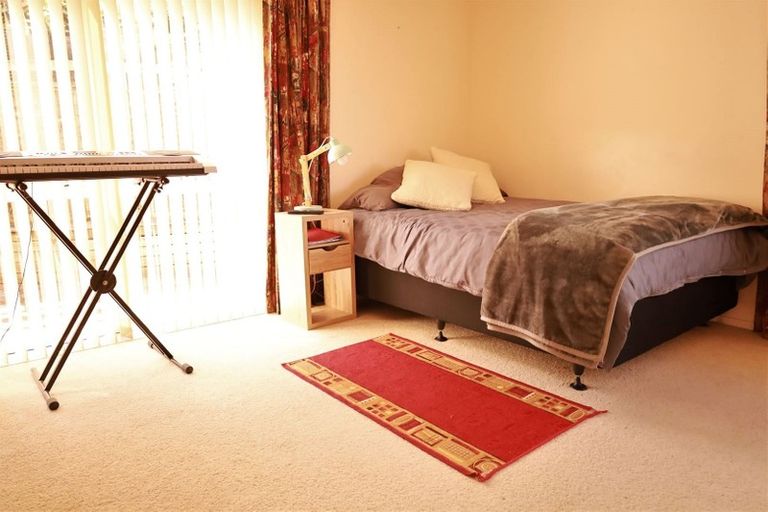 Photo of property in 2/26 Orchard Road, Waiake, Auckland, 0630