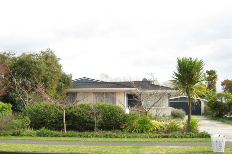 Photo of property in 16 Bale Place, Havelock North, 4130