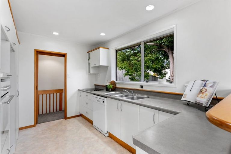 Photo of property in 14 Kallista Place, Browns Bay, Auckland, 0630