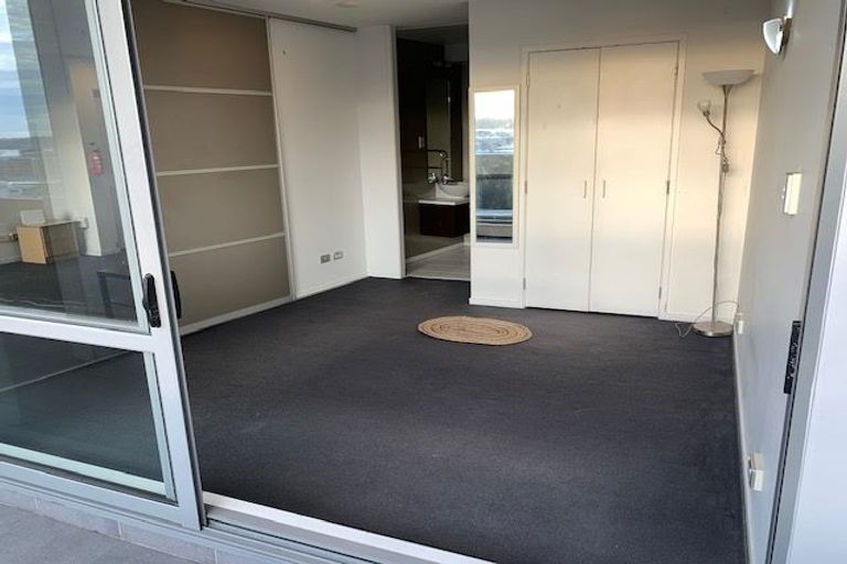 Photo of property in Alpha Apartments, 502/17 Vogel Lane, Auckland Central, Auckland, 1010