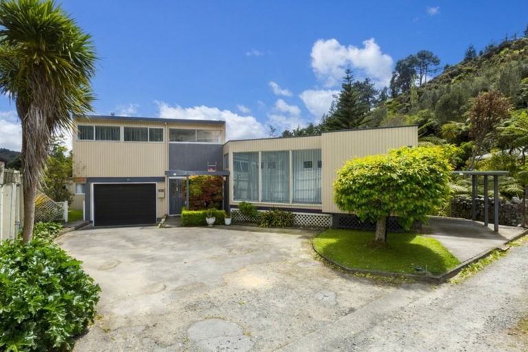 Photo of property in 81 Kamahi Street, Stokes Valley, Lower Hutt, 5019