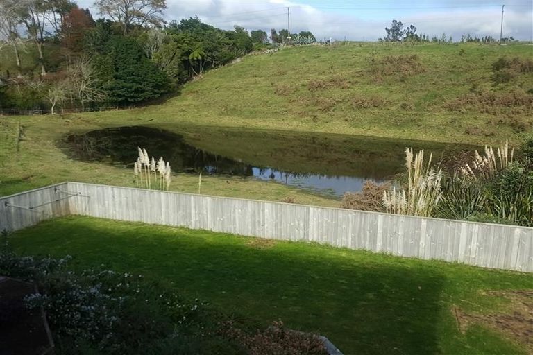 Photo of property in 13 Heta Road, Highlands Park, New Plymouth, 4312