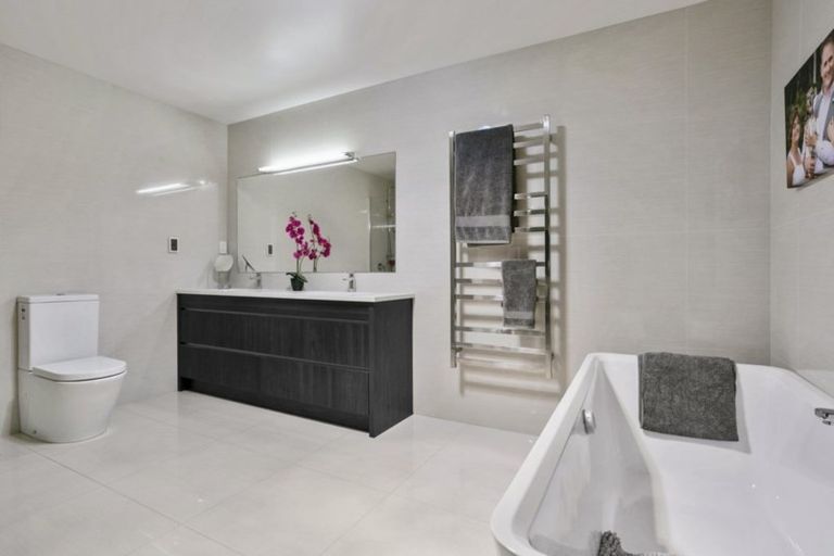 Photo of property in 23 Blacks Road, Greenhithe, Auckland, 0632