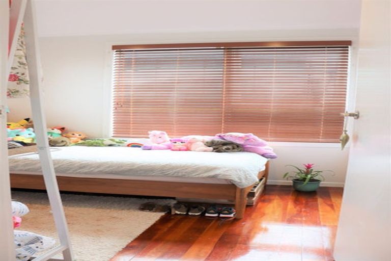 Photo of property in 45 Totara Road, Te Atatu Peninsula, Auckland, 0610