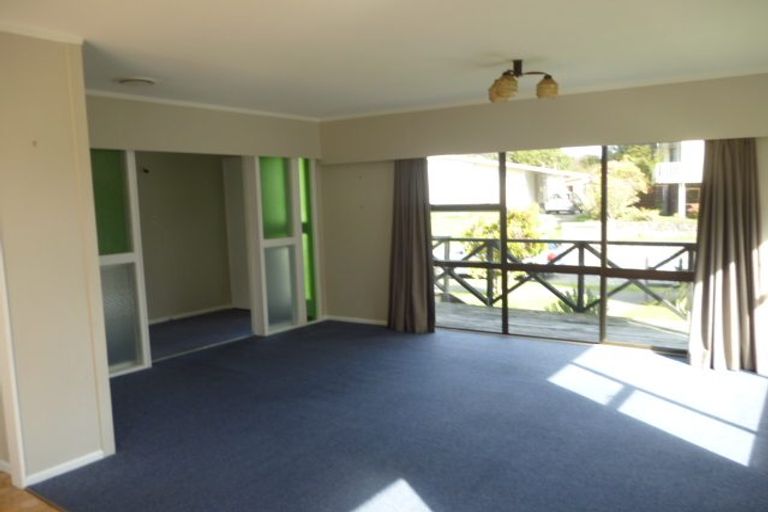 Photo of property in 33 Larchmont Grove, Totara Park, Upper Hutt, 5018