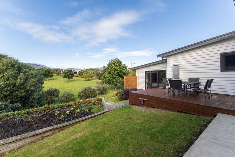 Photo of property in 21 Ferndale Drive, Waikanae, 5036