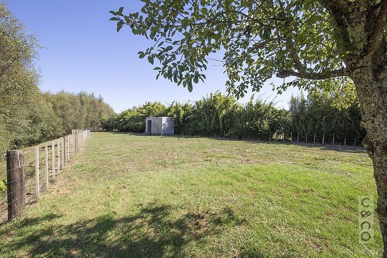 Photo of property in 231 Waitakere Road, Taupaki, Henderson, 0782