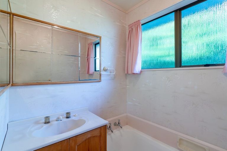 Photo of property in 4 Buckley Grove, Paraparaumu, 5032