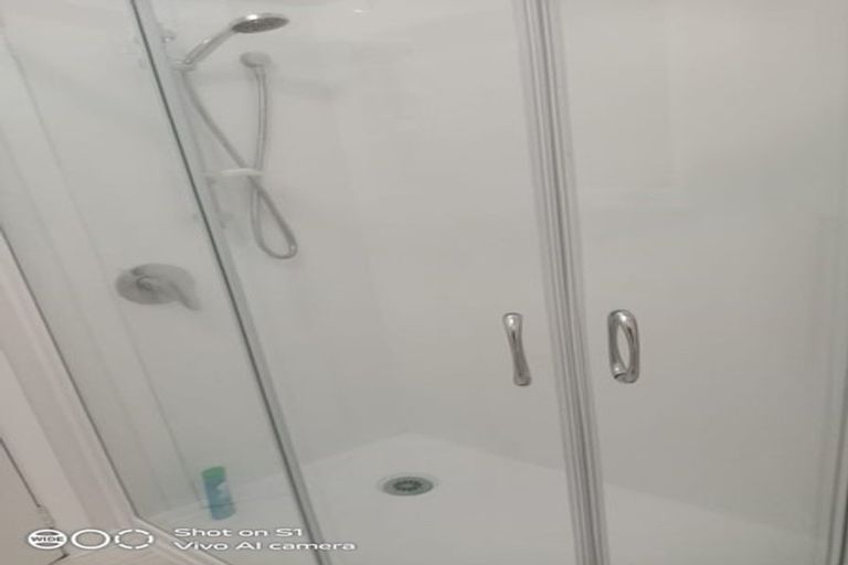 Photo of property in 239 Hepburn Road, Glendene, Auckland, 0602