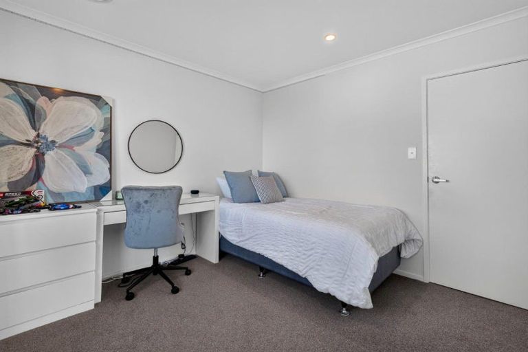 Photo of property in 40 Boocock Crescent, Orewa, 0931
