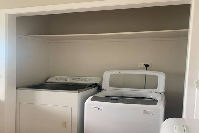 Photo of property in 2/40 Pupuke Road, Takapuna, Auckland, 0622