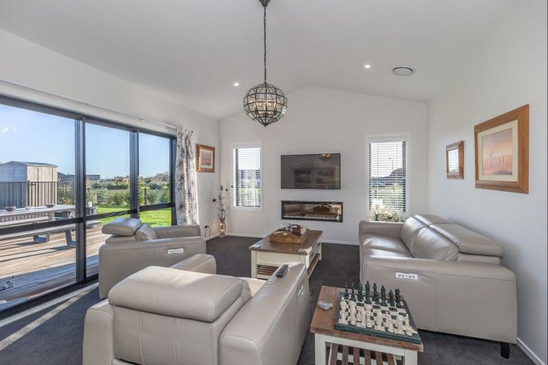 Photo of property in 63 Ohau Gravels Way, Ohau, Levin, 5570