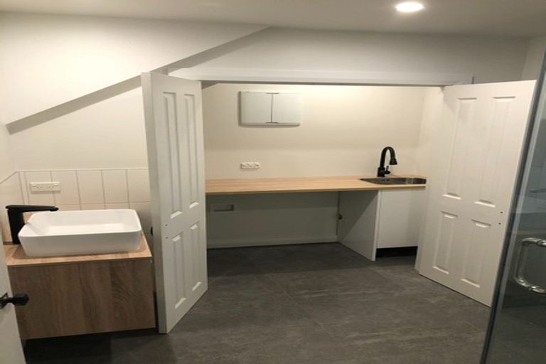 Photo of property in 328 Glenfield Road, Glenfield, Auckland, 0629