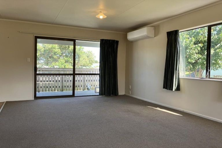 Photo of property in 8 Tahurangi Place, Spotswood, New Plymouth, 4310