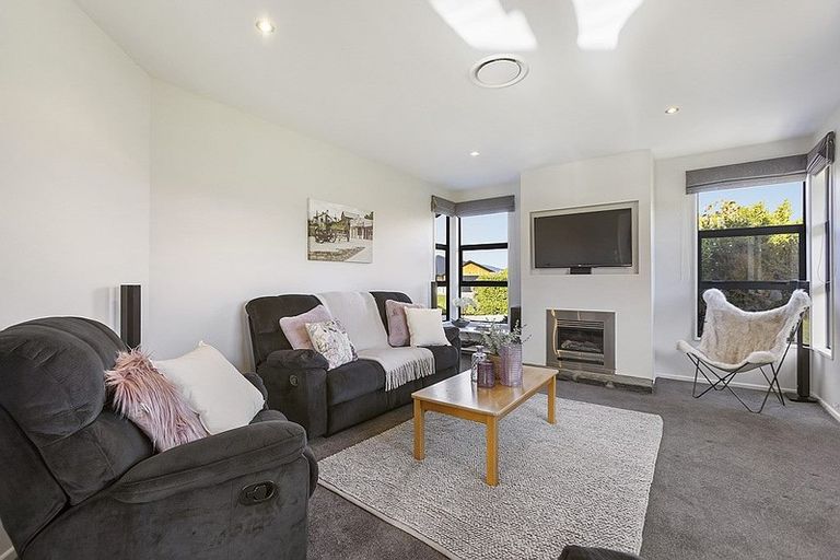 Photo of property in 11 Ethereal Crescent, Mount Pisa, Cromwell, 9383