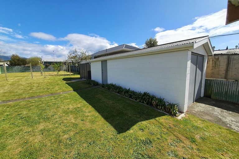 Photo of property in 14 Rhodes Street, Waimate, 7924