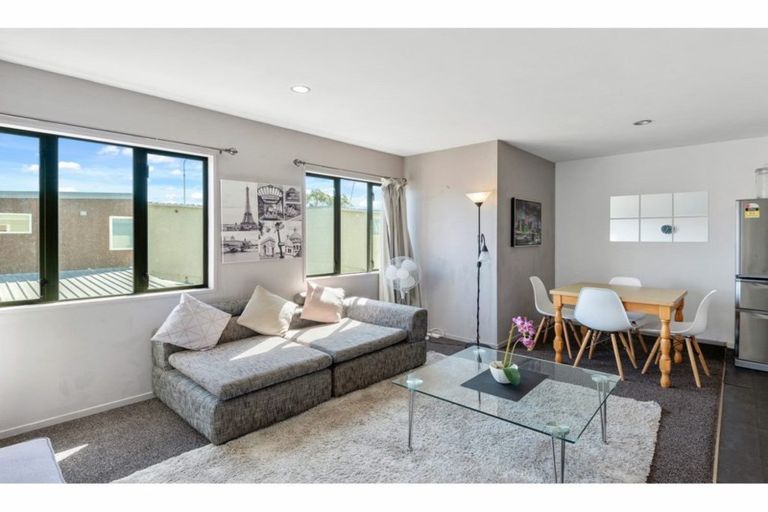 Photo of property in 1/12 Burdale Street, Riccarton, Christchurch, 8011