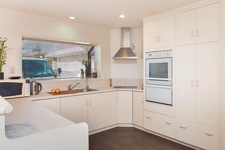 Photo of property in 42 Racecourse Road, Waiuku, 2123