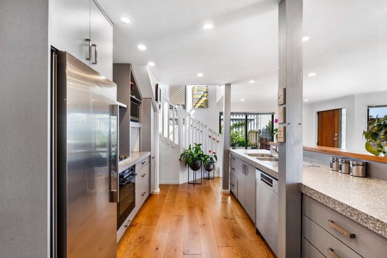 Photo of property in 2 North Terrace, Westshore, Napier, 4110