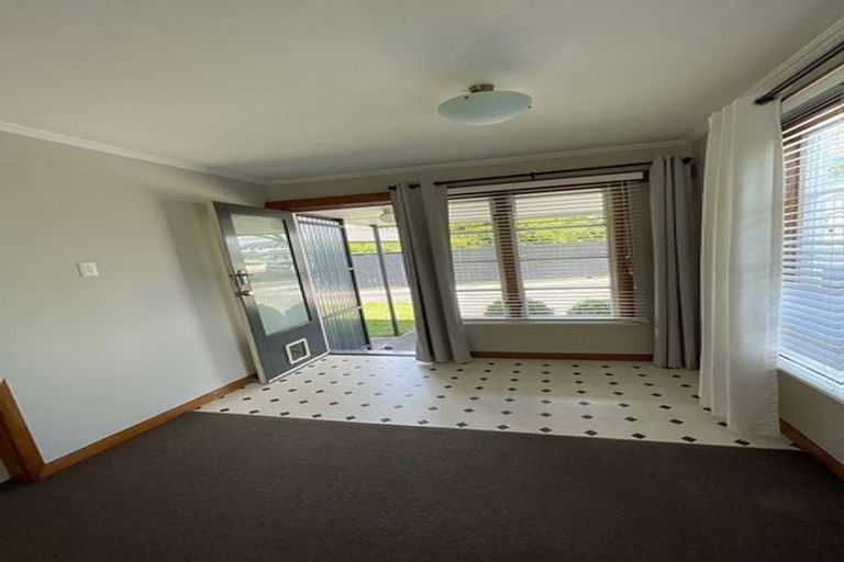 Photo of property in 33 Pahiatua Street, Hokowhitu, Palmerston North, 4410