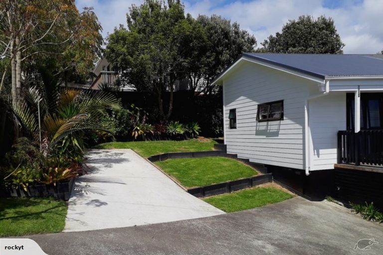 Photo of property in 2/660 Beach Road, Browns Bay, Auckland, 0630