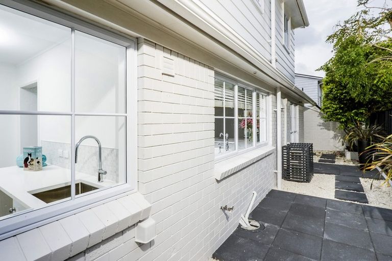 Photo of property in 2/15 Saltburn Road, Milford, Auckland, 0620