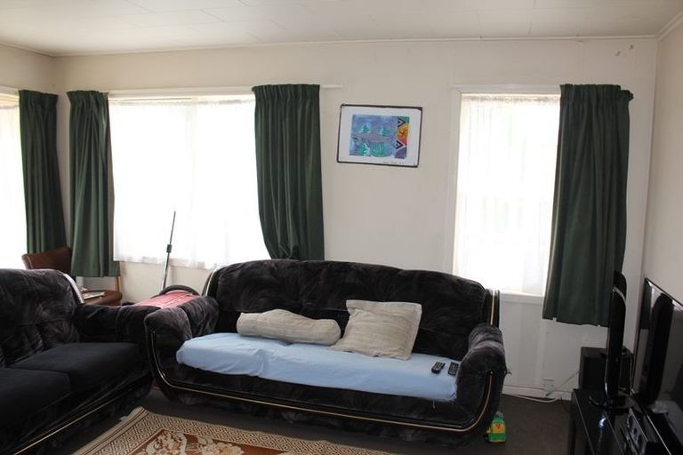 Photo of property in 68 Gladstone Road, Northcote, Auckland, 0627