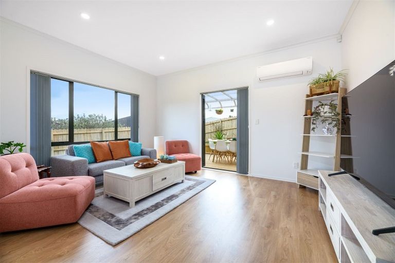 Photo of property in 27 Toledo Avenue, Henderson, Auckland, 0612