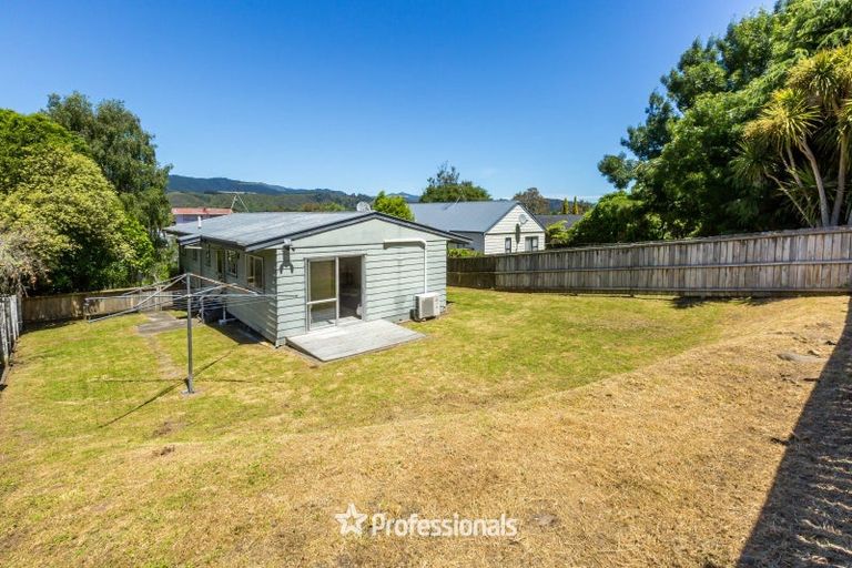 Photo of property in 23 Hartford Crescent, Totara Park, Upper Hutt, 5018