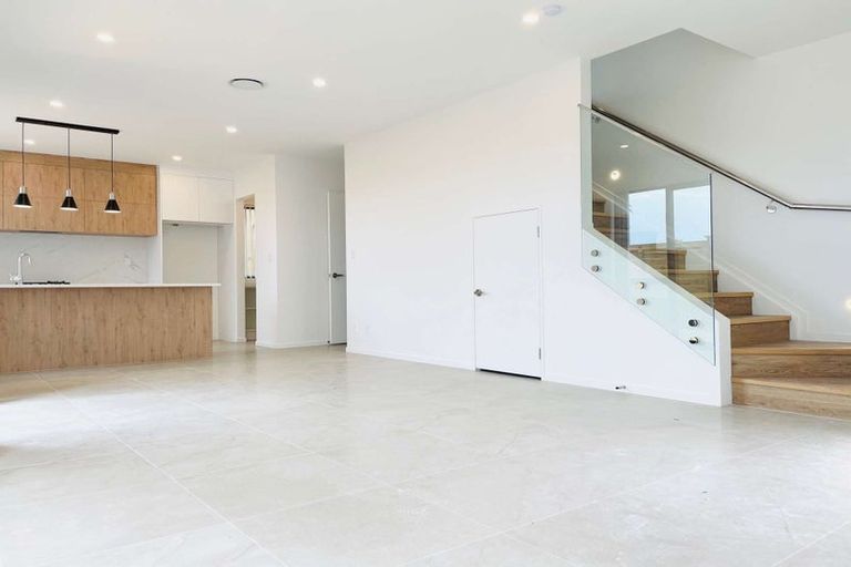 Photo of property in 40a Spencer Road, Pinehill, Auckland, 0632