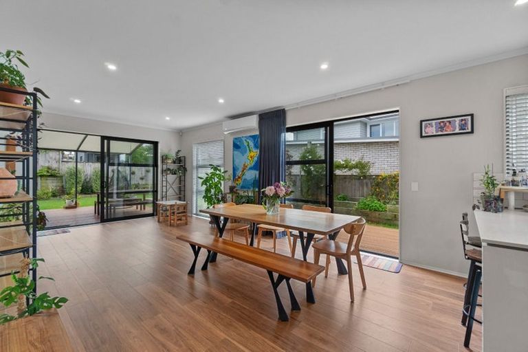 Photo of property in 16 Onekura Street, Red Beach, 0932