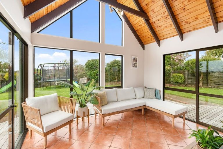 Photo of property in 27 Kawiu Road, Levin, 5510