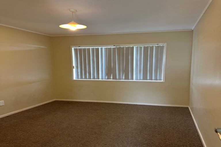 Photo of property in 1/2 Walter Strevens Drive, Conifer Grove, Takanini, 2112