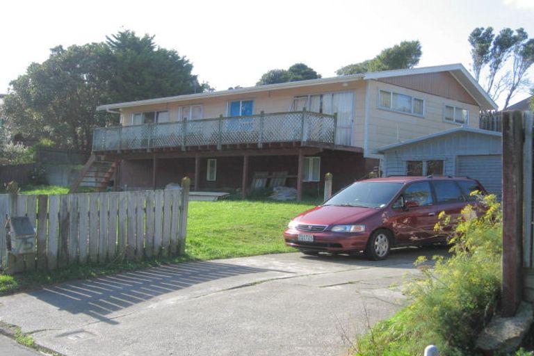 Photo of property in 71 Gloaming Hill, Titahi Bay, Porirua, 5022