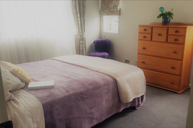 Photo of property in 35 Namsan Close, Fairview Heights, Auckland, 0632