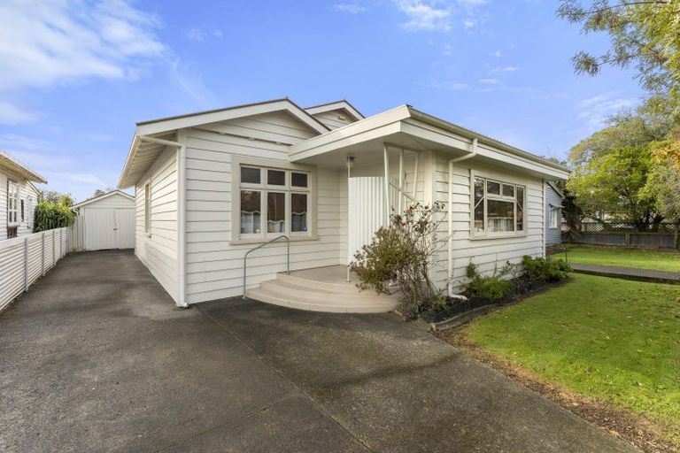 Photo of property in 77 Shamrock Street, Takaro, Palmerston North, 4412