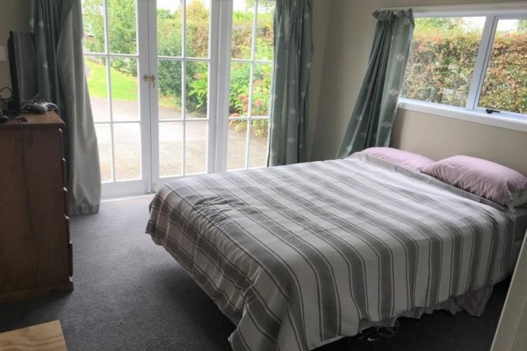 Photo of property in 1 River Road, Te Atatu Peninsula, Auckland, 0610