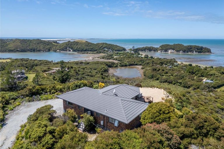 Photo of property in 51 Wharariki Road, Puponga, Collingwood, 7073