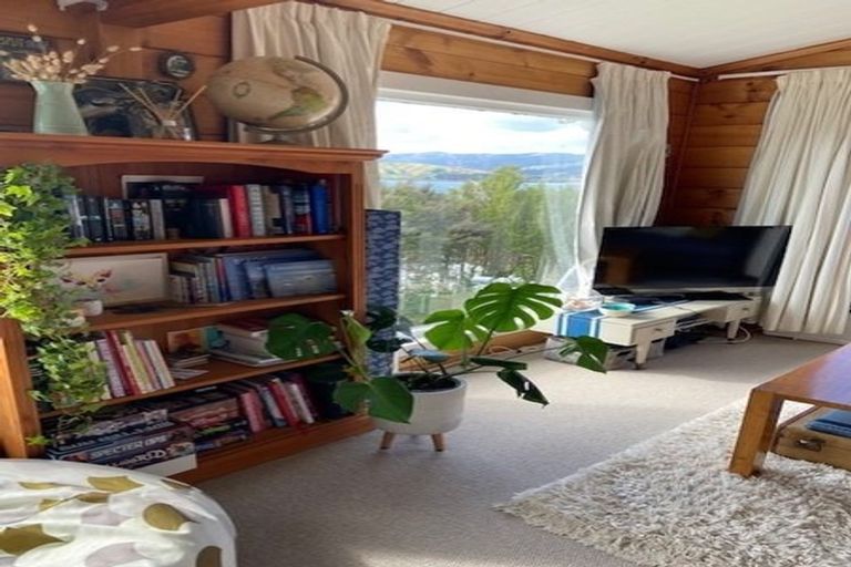 Photo of property in 21 Bayview Road, Paremata, Porirua, 5024