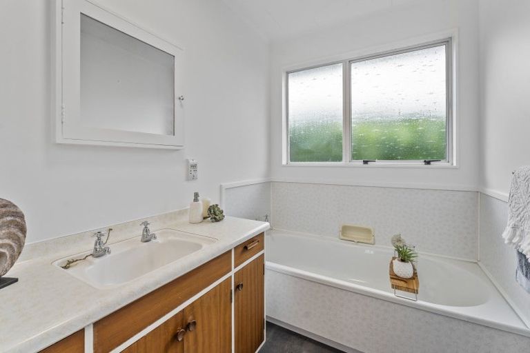 Photo of property in 16 Nola Avenue, Raumati Beach, Paraparaumu, 5032